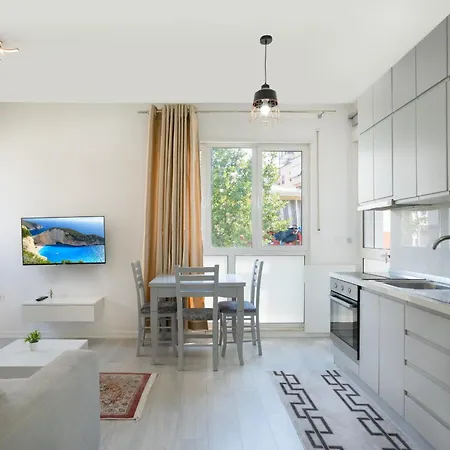 Elegant & Cozy 1-bdr Hideaway * Tirana