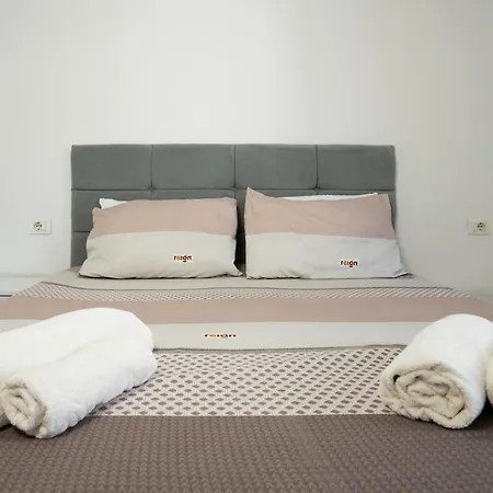 Elegant & Cozy 1-bdr Hideaway Appartamento Tirana