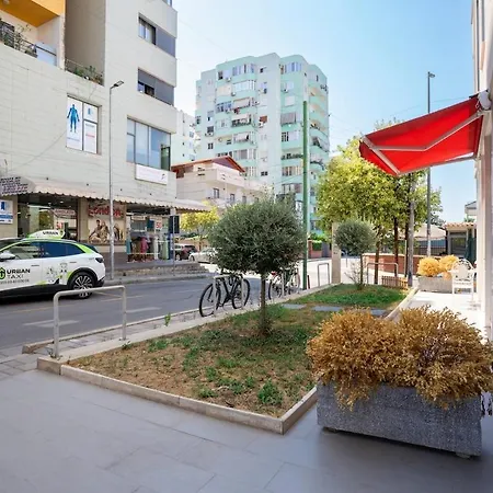 Elegant & Cozy 1-bdr Hideaway Appartamento Tirana