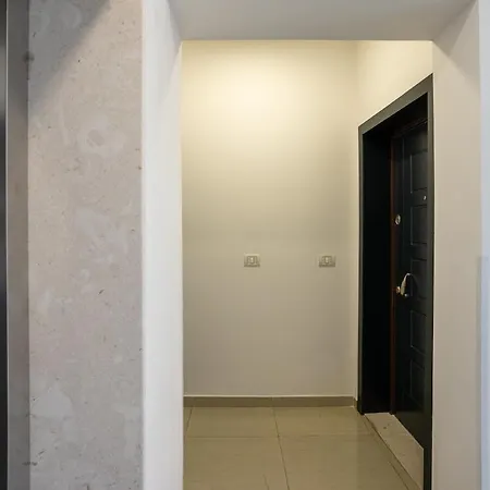 Elegant & Cozy 1-bdr Hideaway Appartamento Tirana