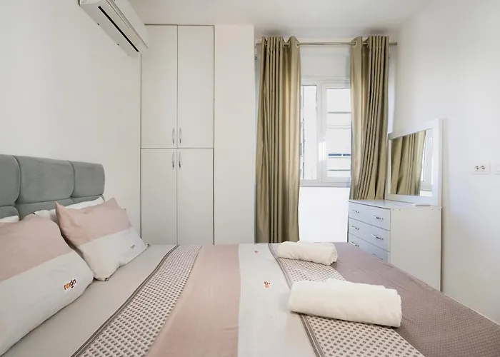 Elegant & Cozy 1-bdr Hideaway ティラナ